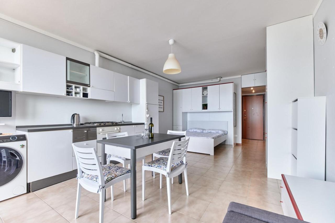 Lydie Apt. Exclusive Holigarda Desenzano del Garda Exterior photo