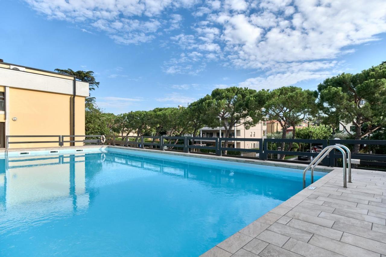 Lydie Apt. Exclusive Holigarda Desenzano del Garda Exterior photo