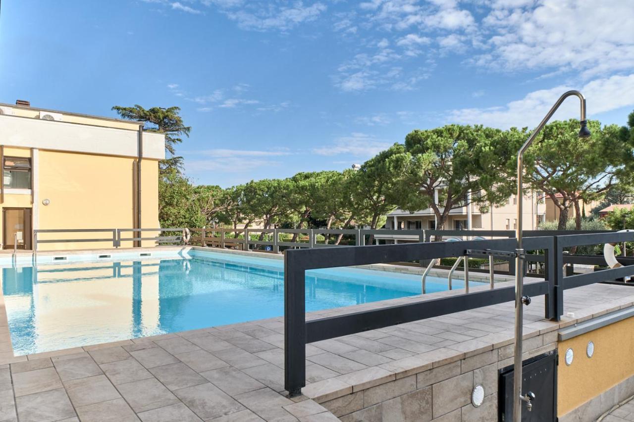 Lydie Apt. Exclusive Holigarda Desenzano del Garda Exterior photo