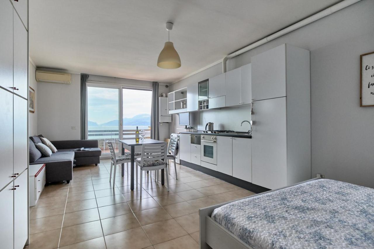 Lydie Apt. Exclusive Holigarda Desenzano del Garda Exterior photo