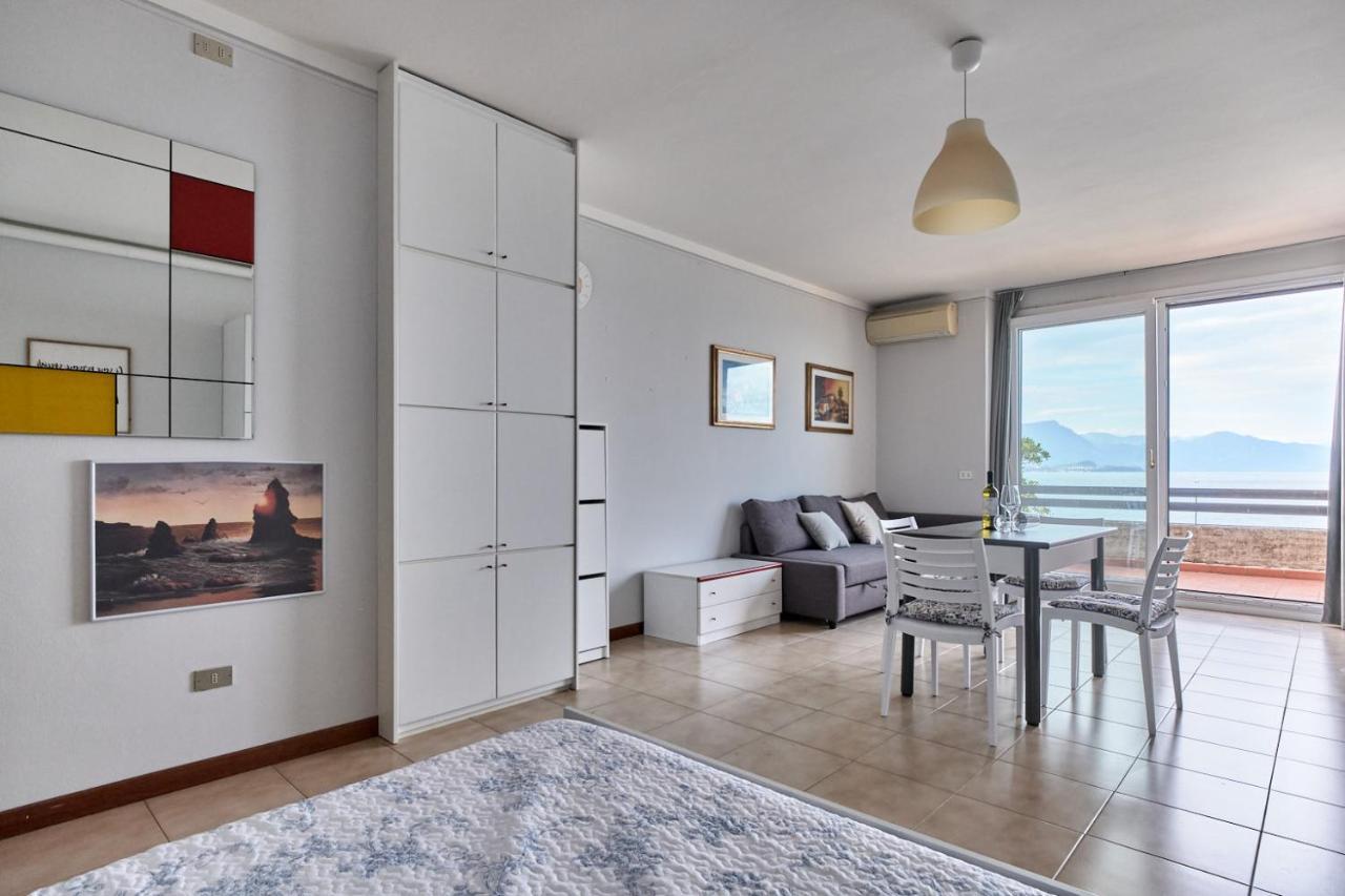 Lydie Apt. Exclusive Holigarda Desenzano del Garda Exterior photo